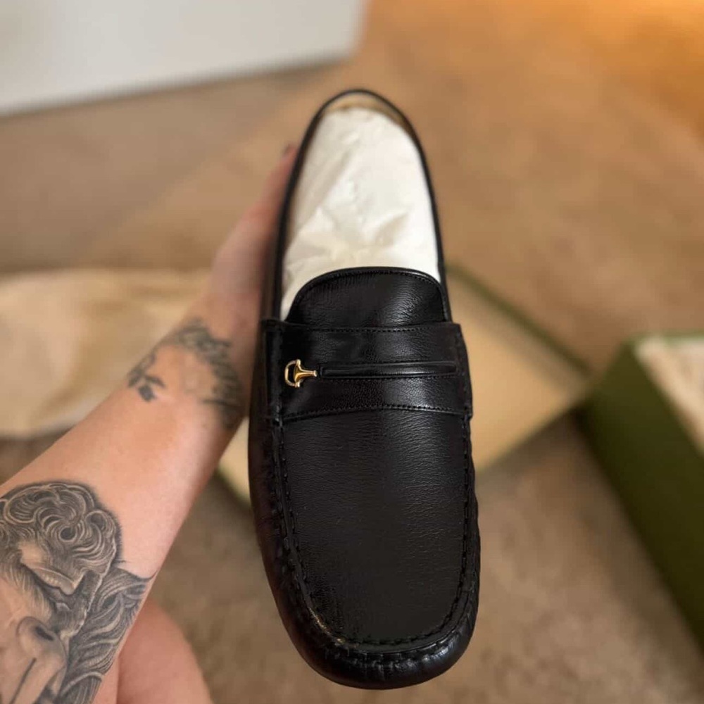 Gucci Black Leather Loafers with Gold Accent - Picture 8 of 10
